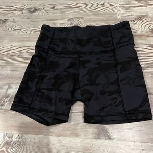 Lulu lemon wunder under biker shorts